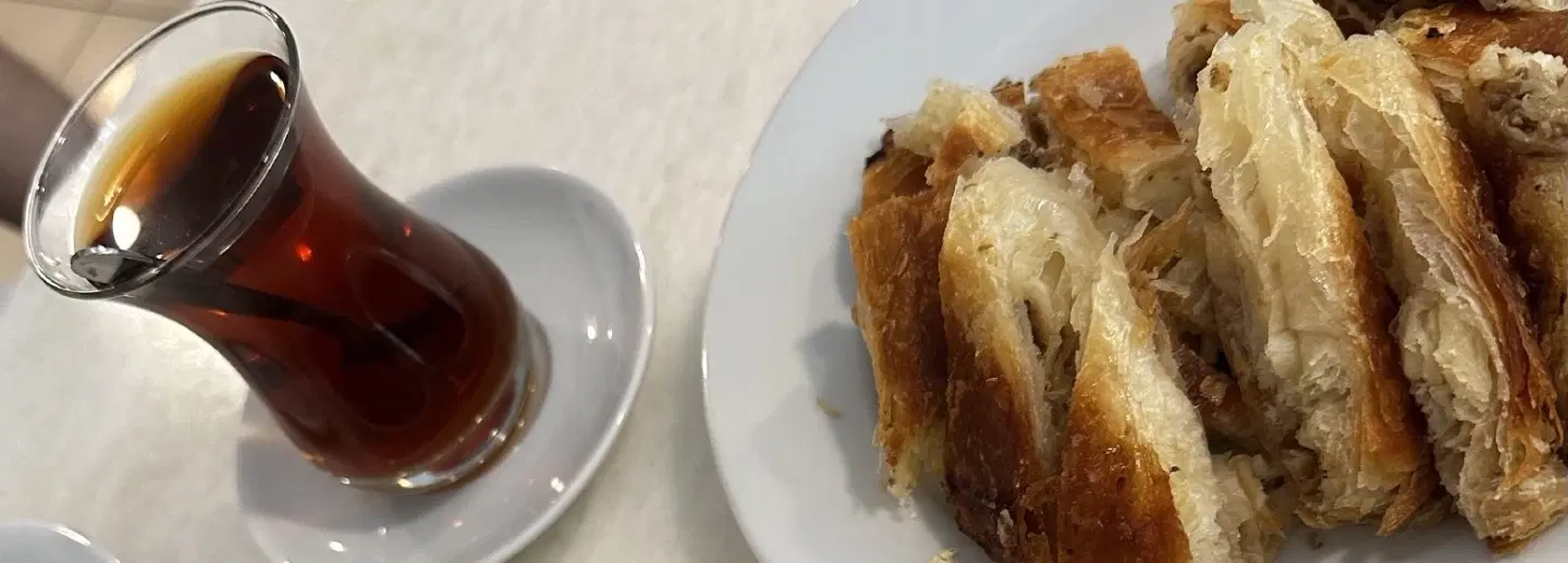 Food Tour of Grand Bazaar's breakfast street eats with local merchants, kahvaltı, simit, and börek.