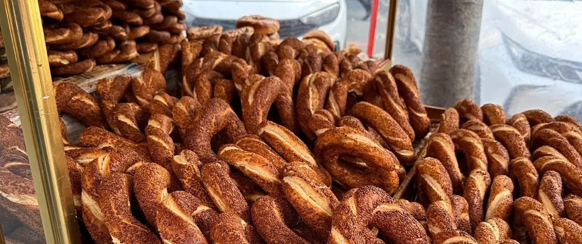 Food Tour of Grand Bazaar's breakfast street eats with local merchants, kahvaltı, simit, and börek.