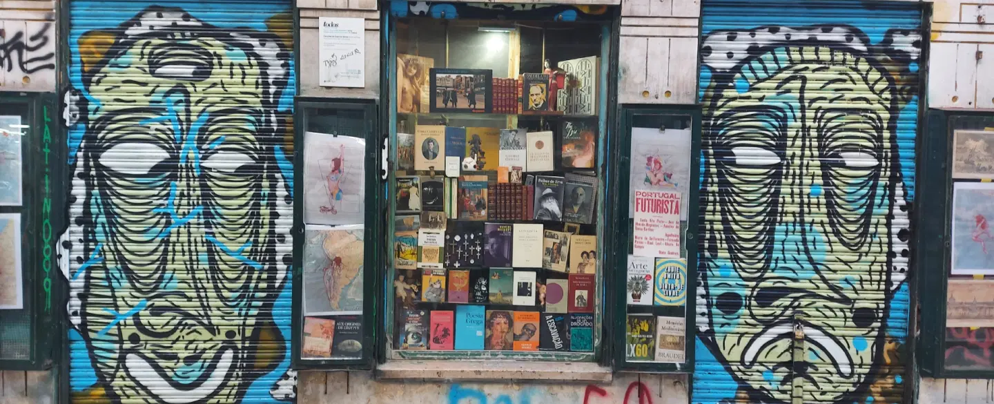 Murals and Views of Graça