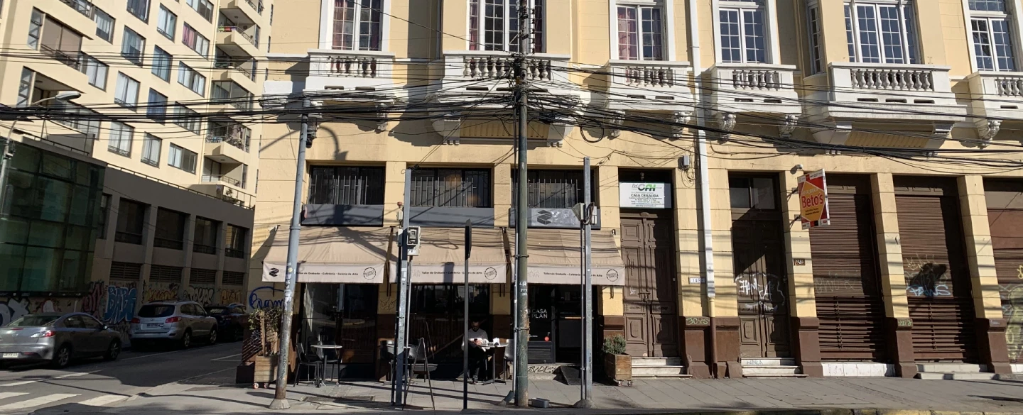 Art Tour in Valparaíso: Visit a working printmaking studio, meet artists, and see contemporary art.