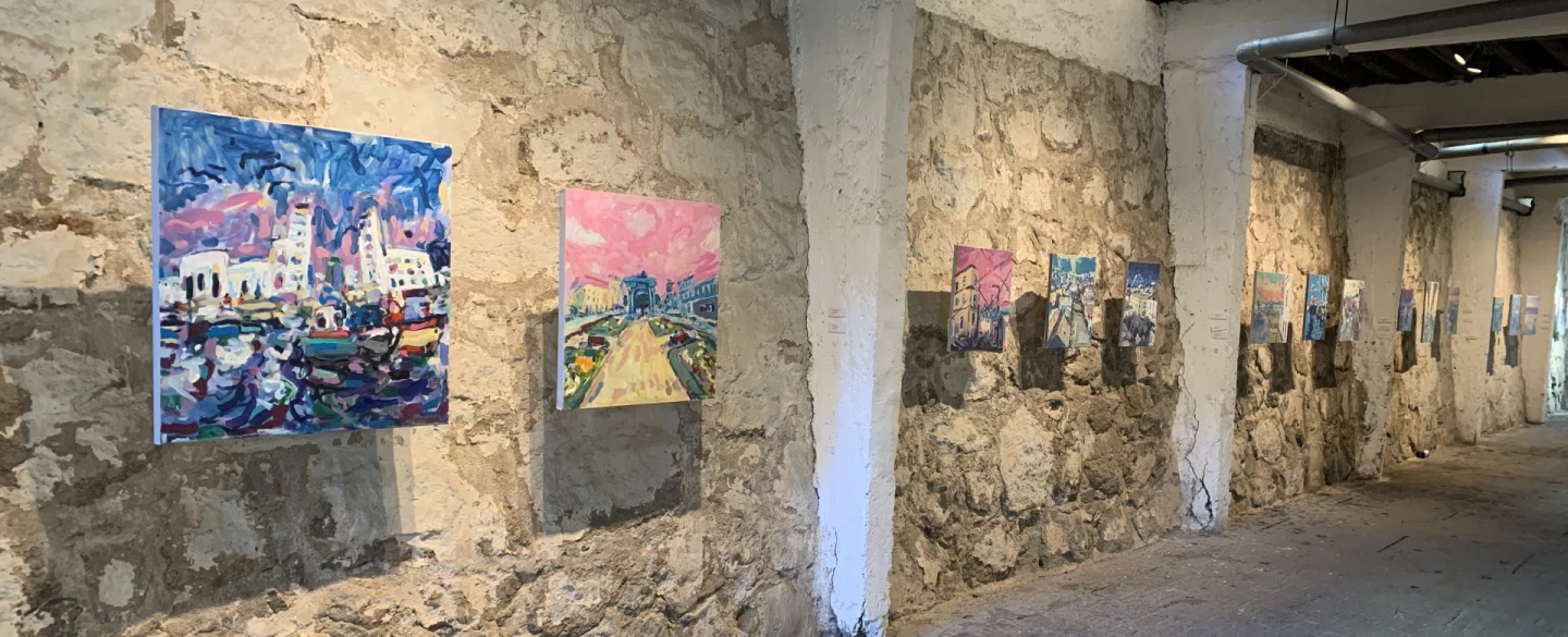 Art Tour in Valparaíso: Visit a working printmaking studio, meet artists, and see contemporary art.