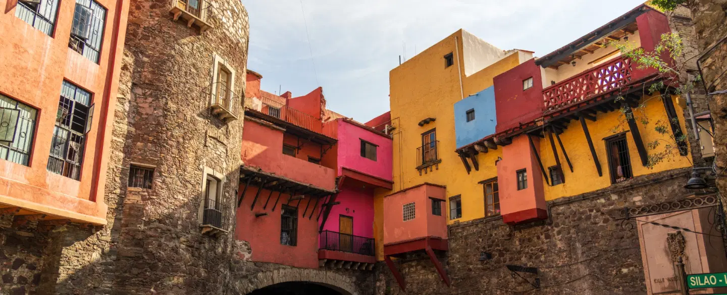 The Labyrinthine City